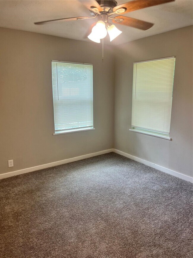 Building Photo - 1001 Mac Dr