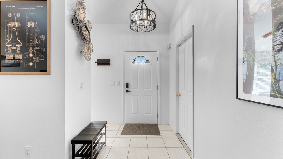 Foyer - 612 Oakwood Pl