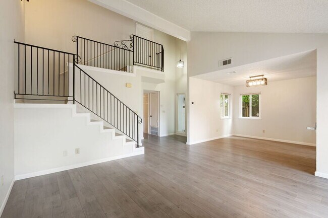 Building Photo - 4917 Aizenberg Cir