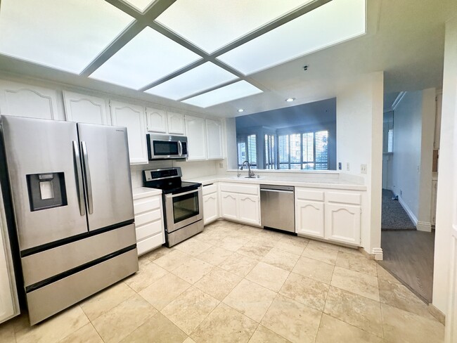 Building Photo - 5865 Friars Rd