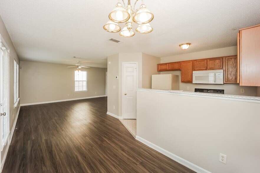 Building Photo - 2222 Tuley Dr