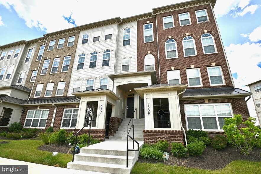 Building Photo - 5555 Lanteen St