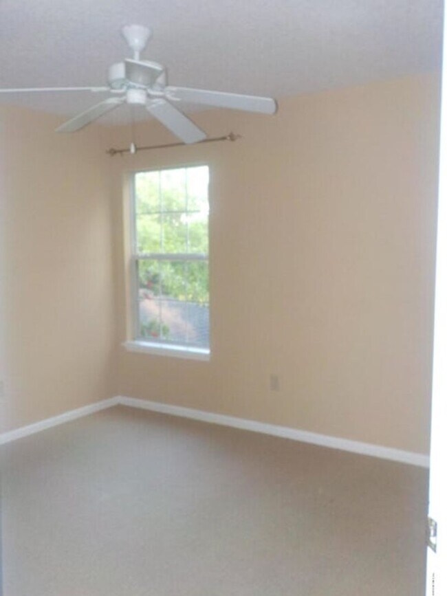 Building Photo - Charming 3 bedroom, 2.5 bath home in Oakle...