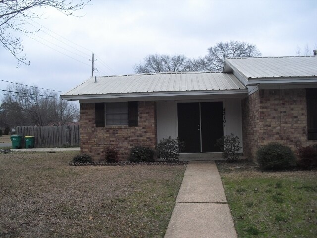 Building Photo - 4310 Idalou Dr