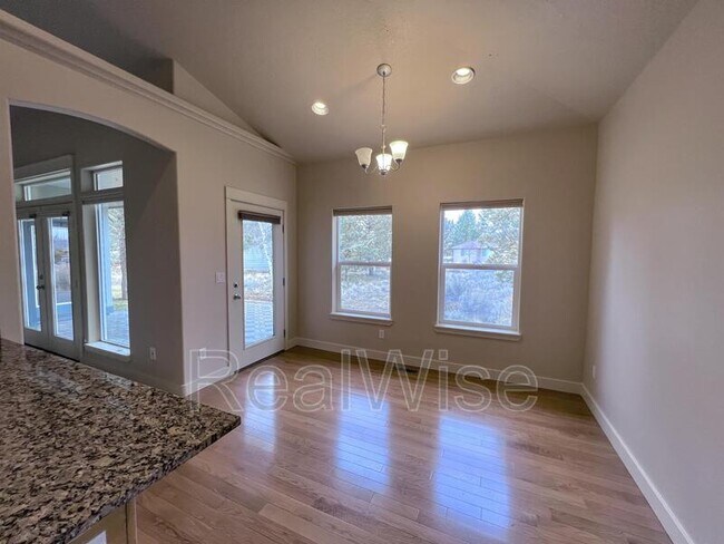 Building Photo - 835 Nutcracker Dr