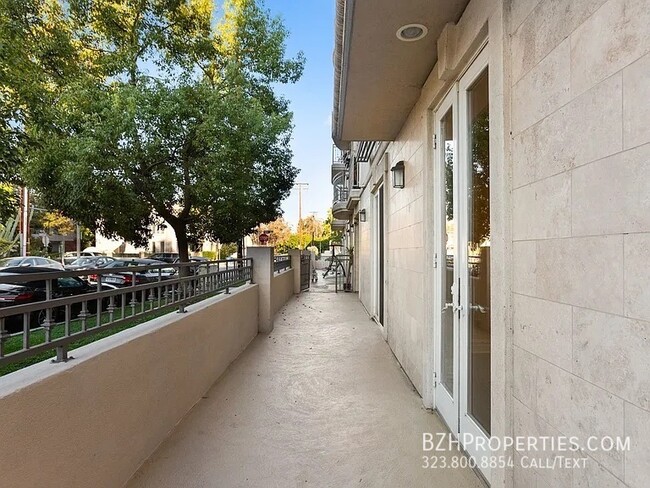 Building Photo - Charming 2-Bedroom Condo with Spacious Pat...