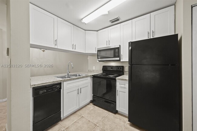 Building Photo - 1076 Coral Club Dr