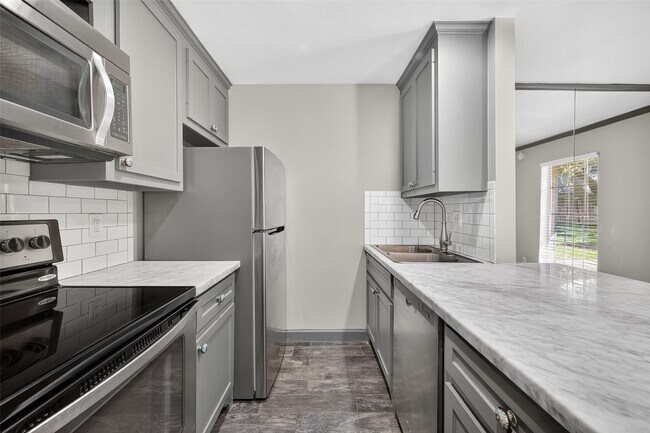 Building Photo - 8931 Gaylord Dr