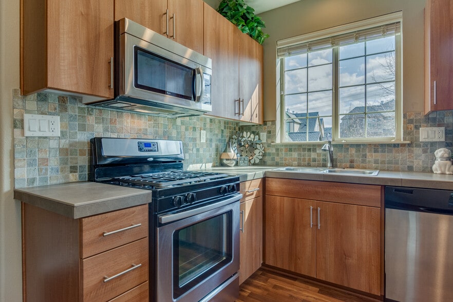 Building Photo - 8077 NE Miriam Way