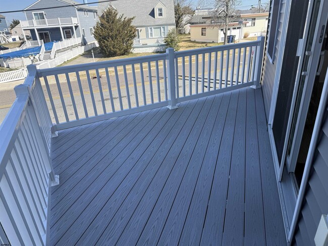 Building Photo - 101 W Beach Ave