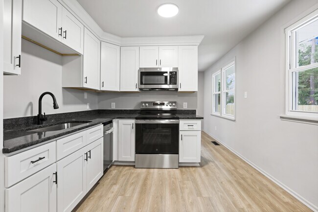 Building Photo - 105 Sumpter Dr