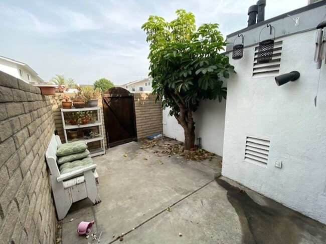 Building Photo - FULLERTON TOWNHOUSE NEAR CSUF   AVAILABLE ...