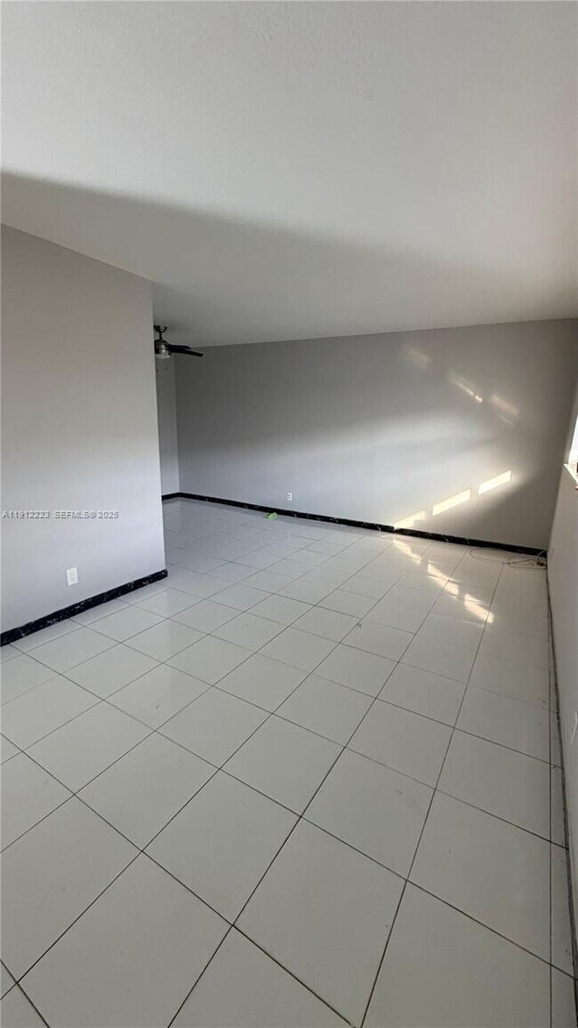 Building Photo - 581 Kathy Ln