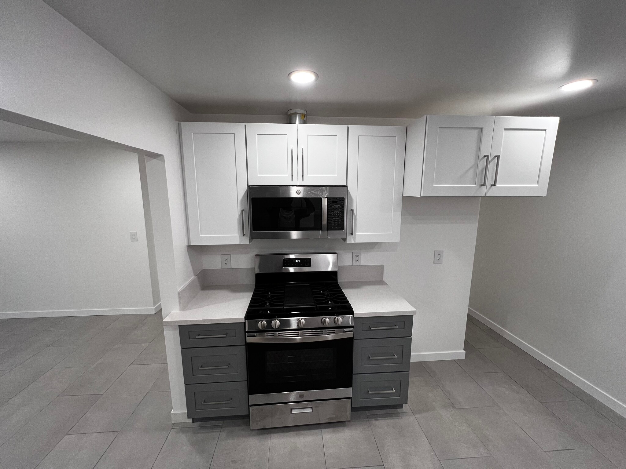 Building Photo - 9717 Oak St