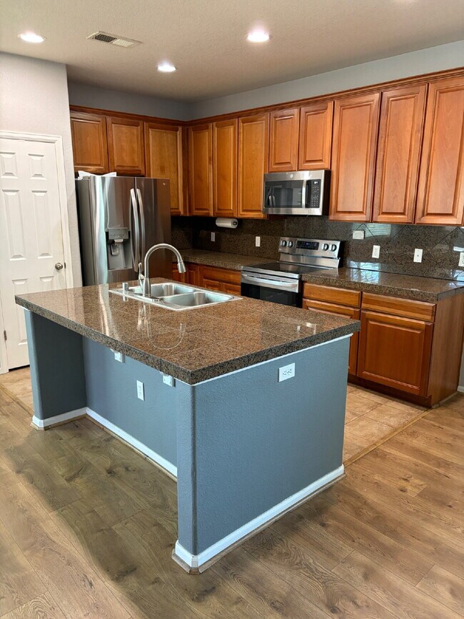 Building Photo - "Spacious 2-Bed Condo with 2.5 Baths in Aurora – Quiet Community in Aurora