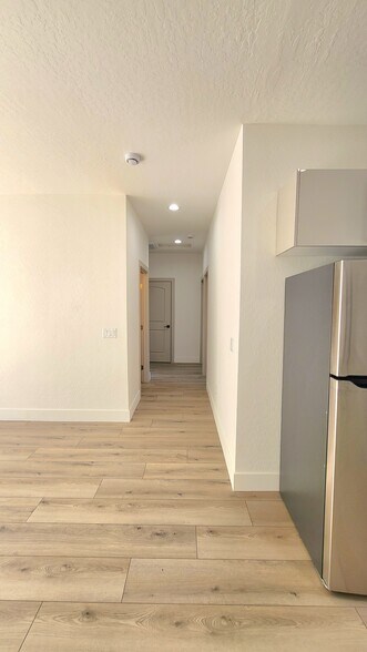 Building Photo - 1271 S Dandelion St