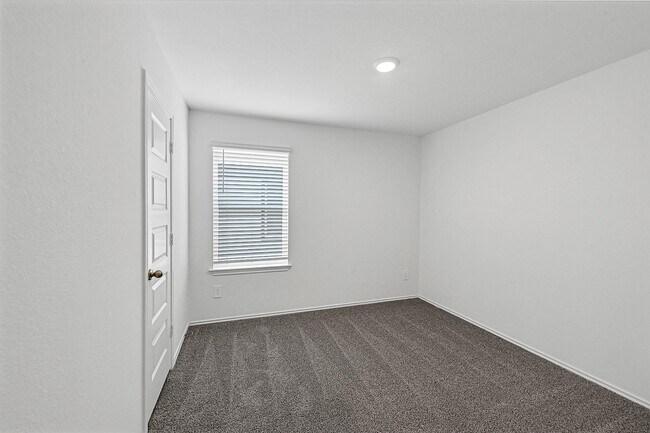 Building Photo - 31230 Yatesbury Ln