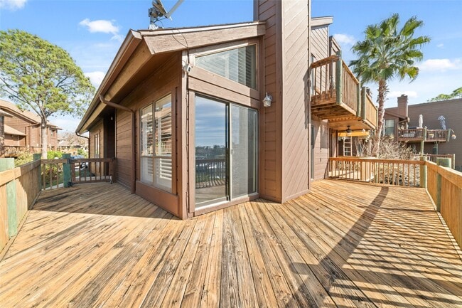 Building Photo - 717 Davis Rd