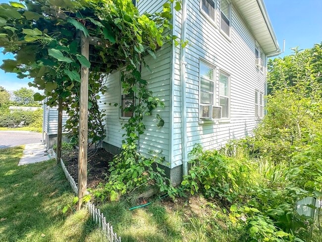 Building Photo - 35 Reedsdale Rd