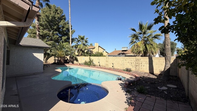 Building Photo - 4624 W Chicago St