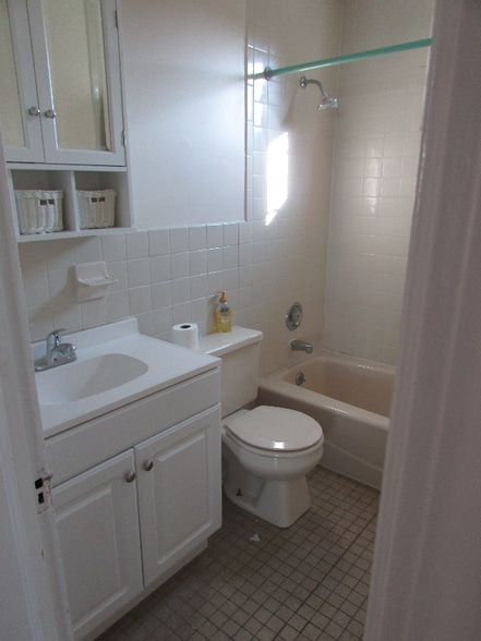 Building Photo - 1159 Romano Ave