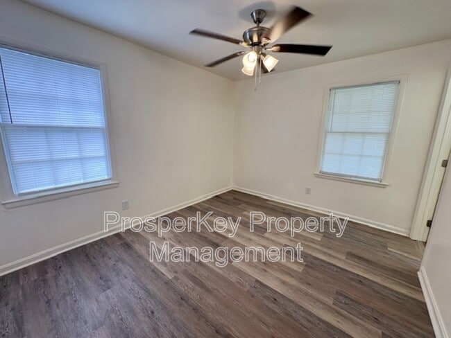 Building Photo - 4920 Gardiner Dr