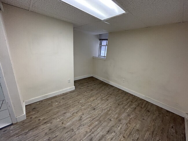 Building Photo - 109 E Gorham St