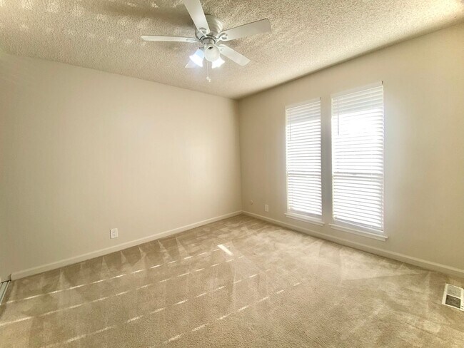 Building Photo - Spacious 2-Bedroom Condo Available for Rent in Fremont!