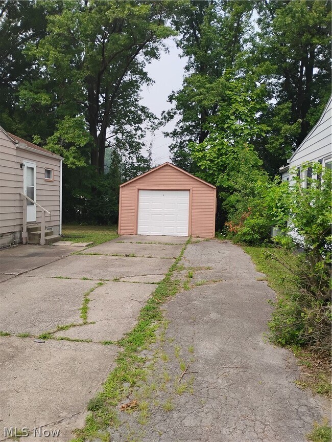 Building Photo - 3446 Hadley Ave