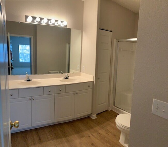 Building Photo - 2/2, 2nd floor unit in gated, Sanford community