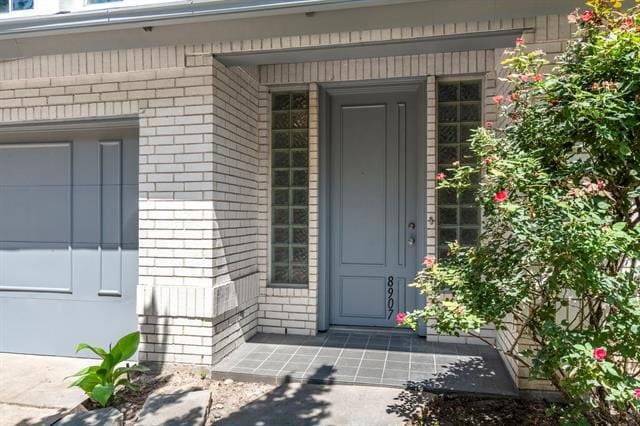 Building Photo - 8907 Club Creek Cir
