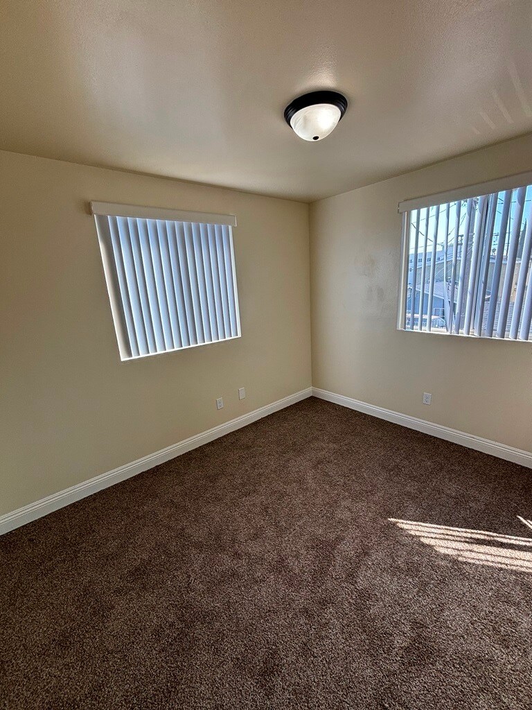 Building Photo - 324 W 77th St