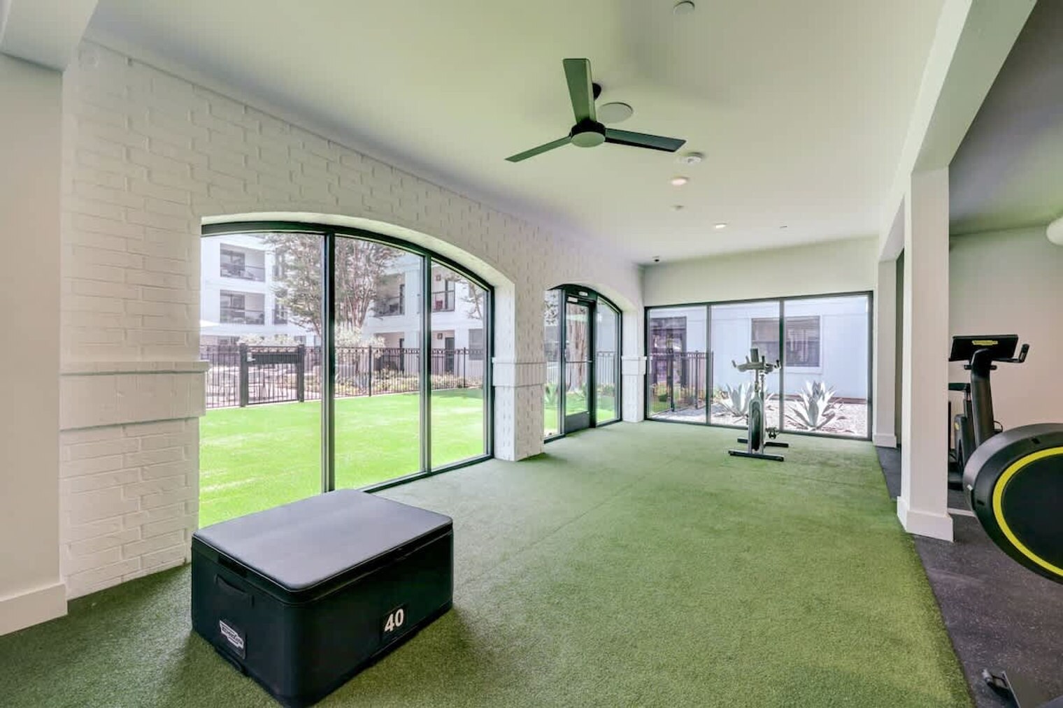 Building Photo - 1112 Columbus St