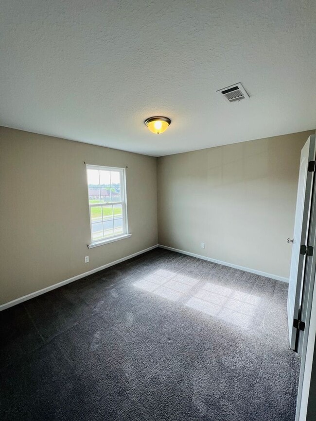 Building Photo - AVAILABLE NOW!