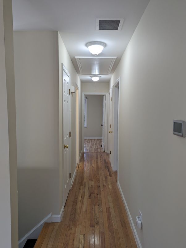 Building Photo - 33 Hallock St