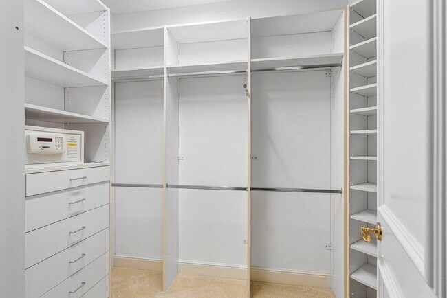 Building Photo - 1831 Sabal Palm Dr