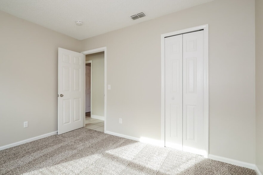 Building Photo - 1752 St Ives Dr