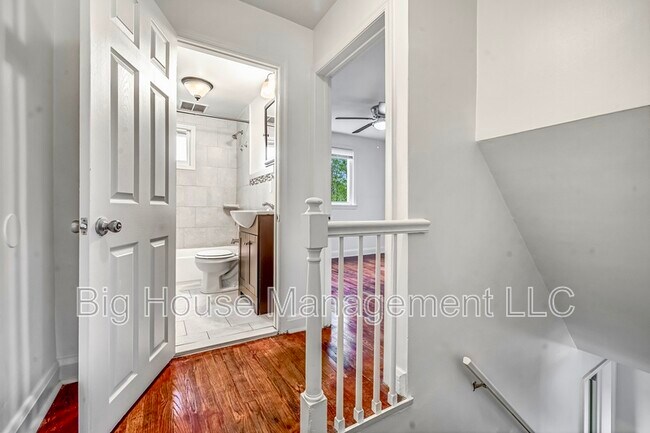 Building Photo - 1302 Hillsway Ct