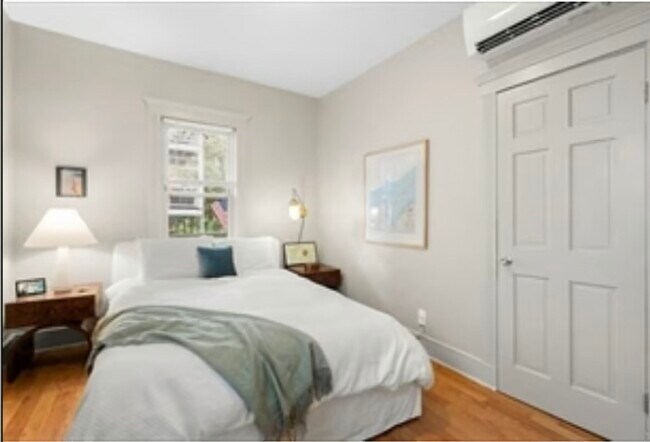 Building Photo - 89 Train St