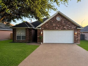Building Photo - "Charming 3-Bedroom Retreat with Cozy Fireplace in College Station – 1485 Sq. Ft. of Comfort!"