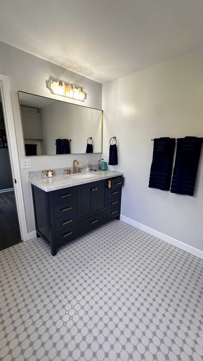 Building Photo - 6718 Deep Creek Dr