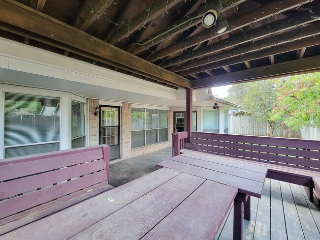 Building Photo - 2030 Creek Valley Ln