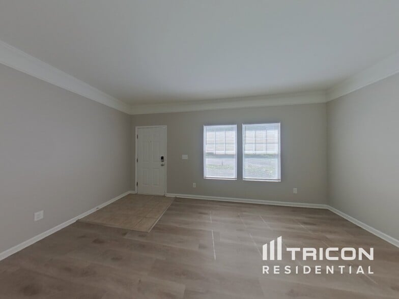 Building Photo - 11215 Breezehill Ln