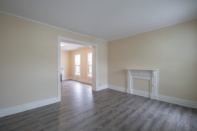Building Photo - 629 4th Ave