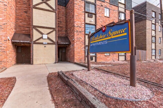 Building Photo - 2647 W Evans Ave