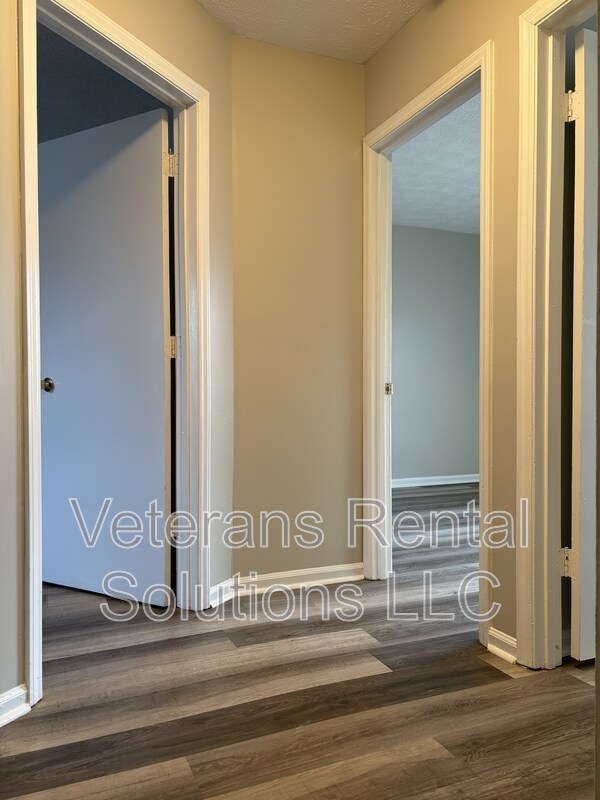 Building Photo - 410 Kirkcaldy Ct