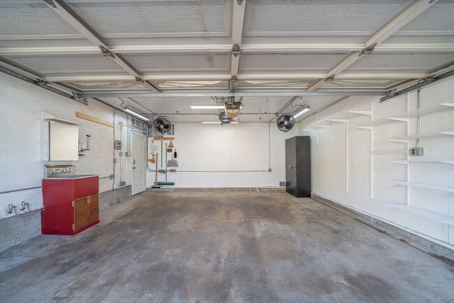 Building Photo - Charming Redondo Beach Home Rental!