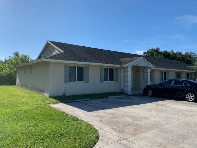 Primary Photo - 1661 SE Lennard Rd