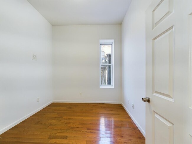 Building Photo - 137 Monticello Ave