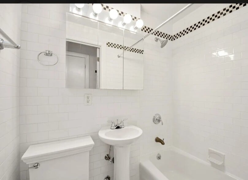 Building Photo - E.27th E27th St , Park Ave